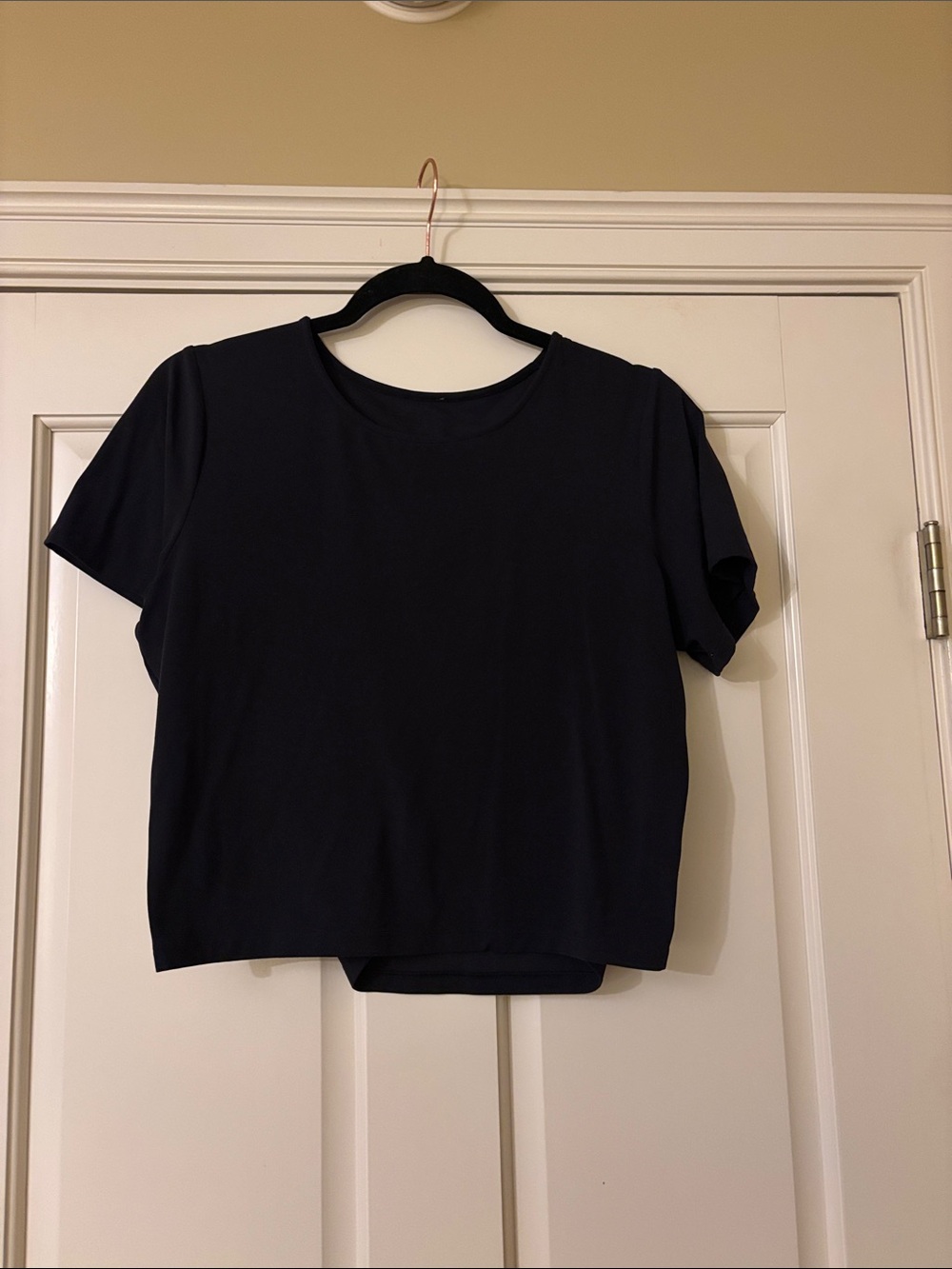 Women's Black Crewneck Short Sleeve Top